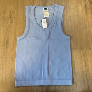 NWT Old Navy Exhale Seamless Fitted Rib Tank